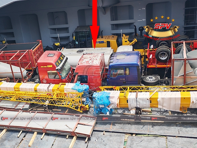 8,000 litres Refueling Tanker Loaded into Boat